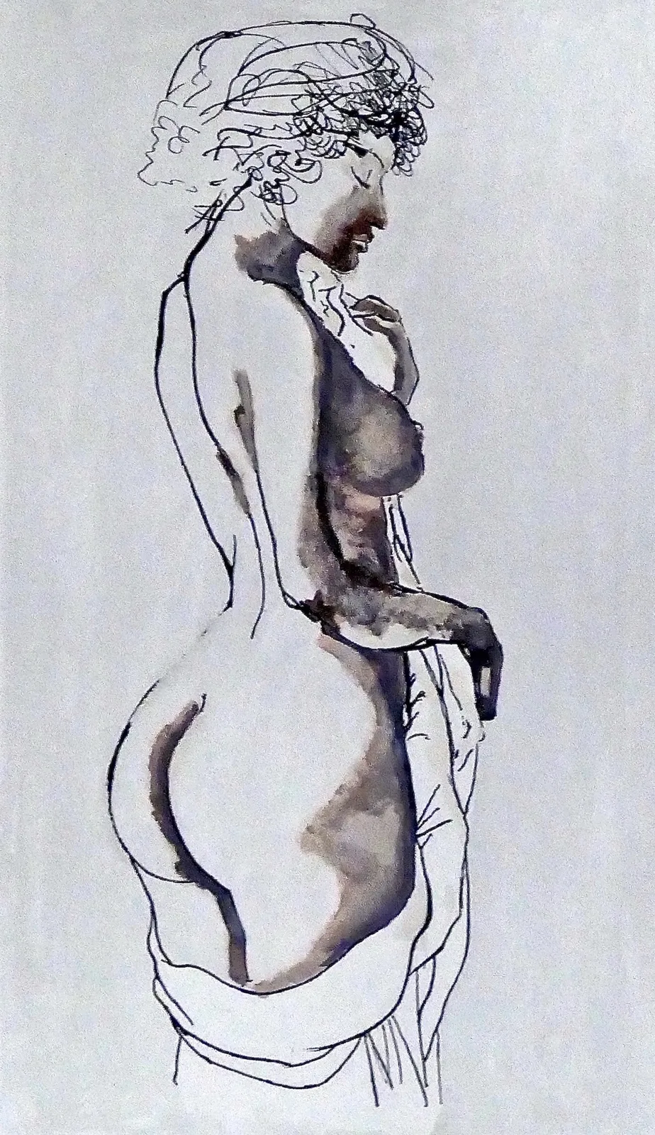 Nudo in piedi