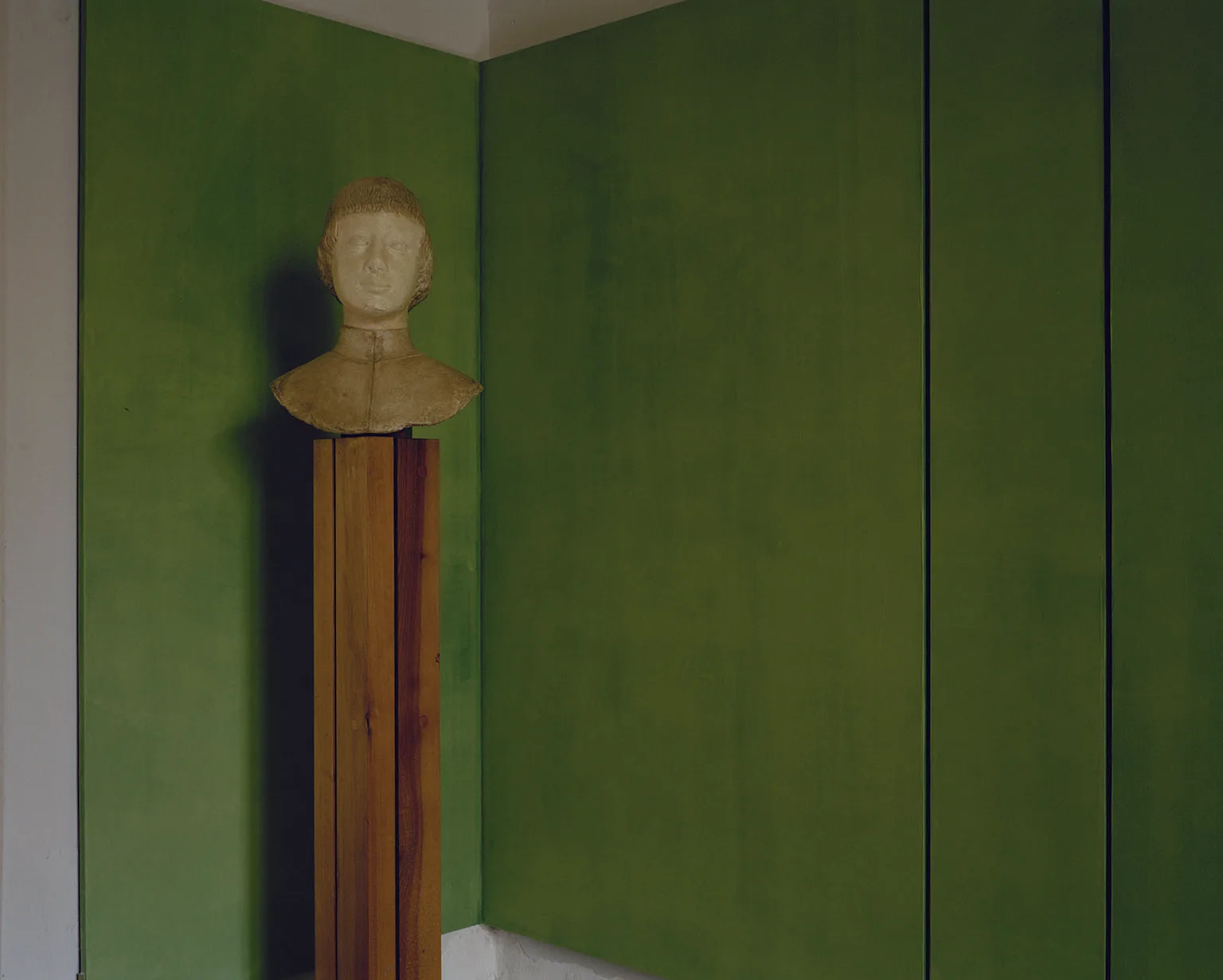 Carlo Scarpa, Palazzo Abatellis, display for the sculpture of a head, Palermo Italy