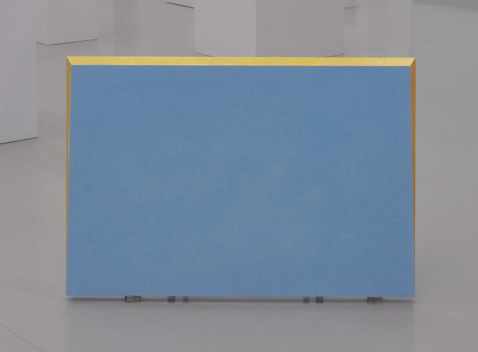 Azzurro tenue, oro