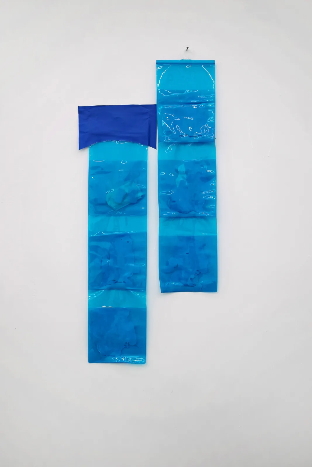 Hang – blue