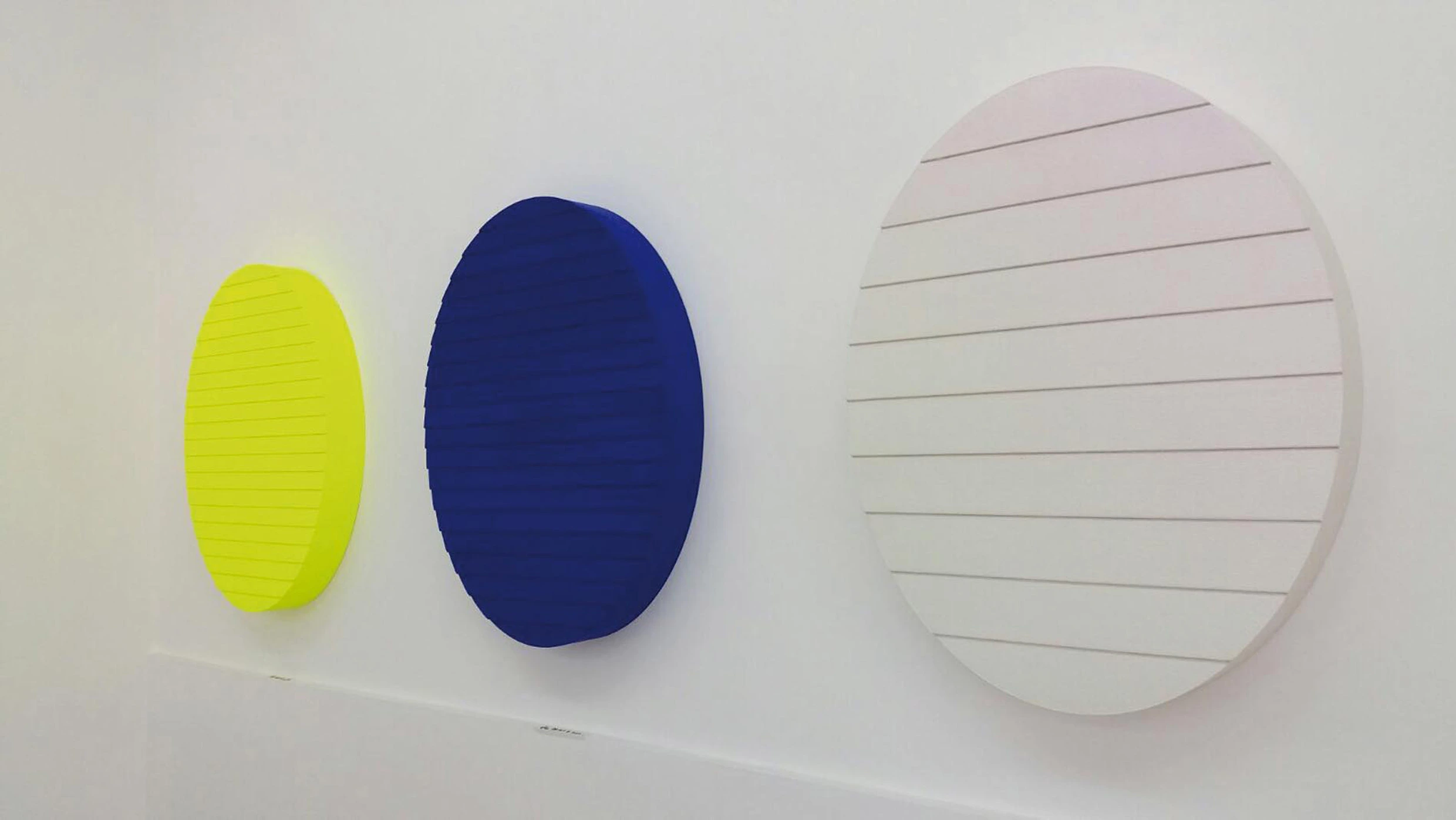 Iperspazio del Colore - Di giallo dipinto con sottili ombre