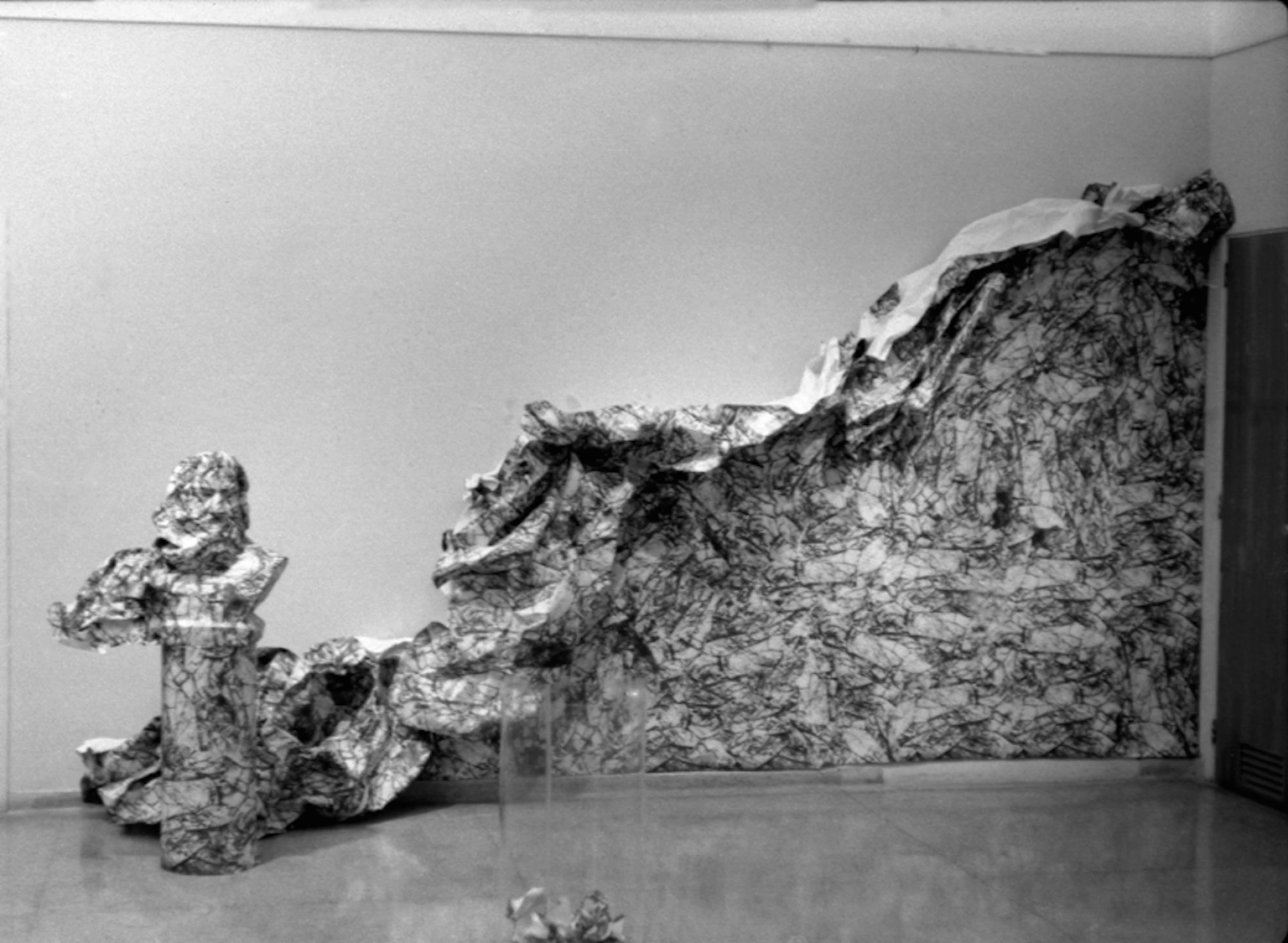 Wrinkle (single wall instalation)