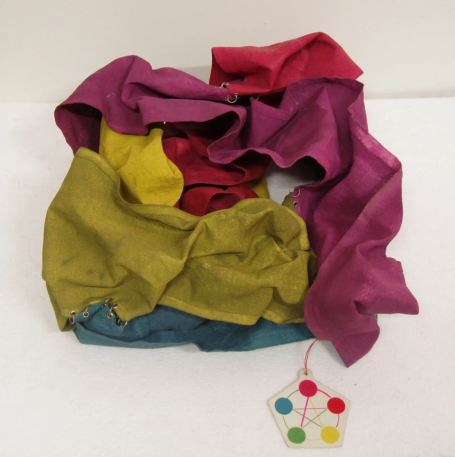 Object made of five stripes