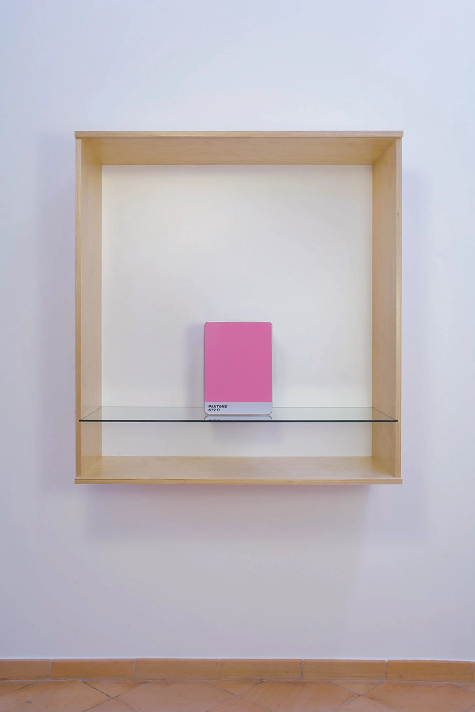 United (Pantone 672 C)