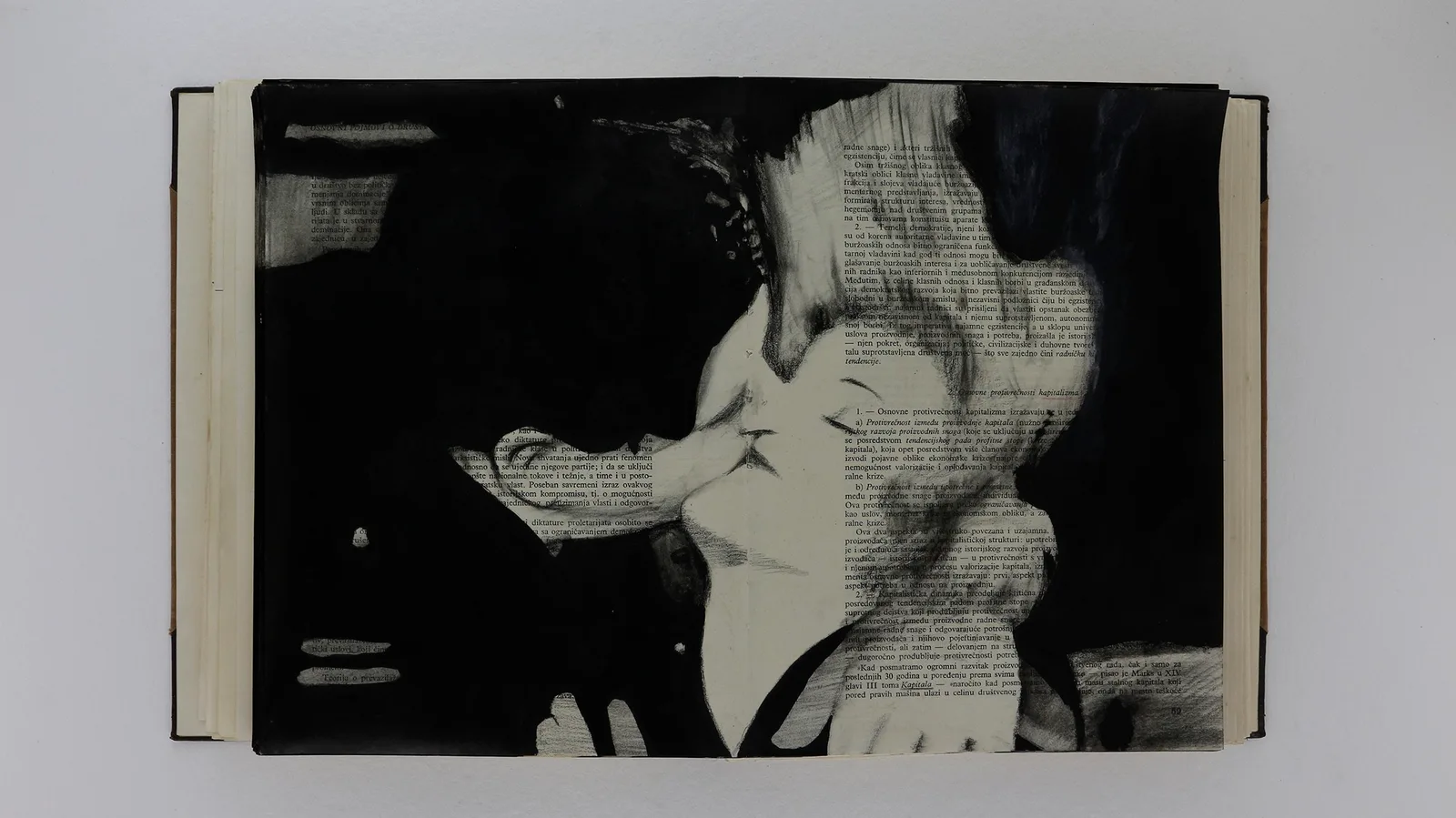 video Kiss single - series Uncontained Images