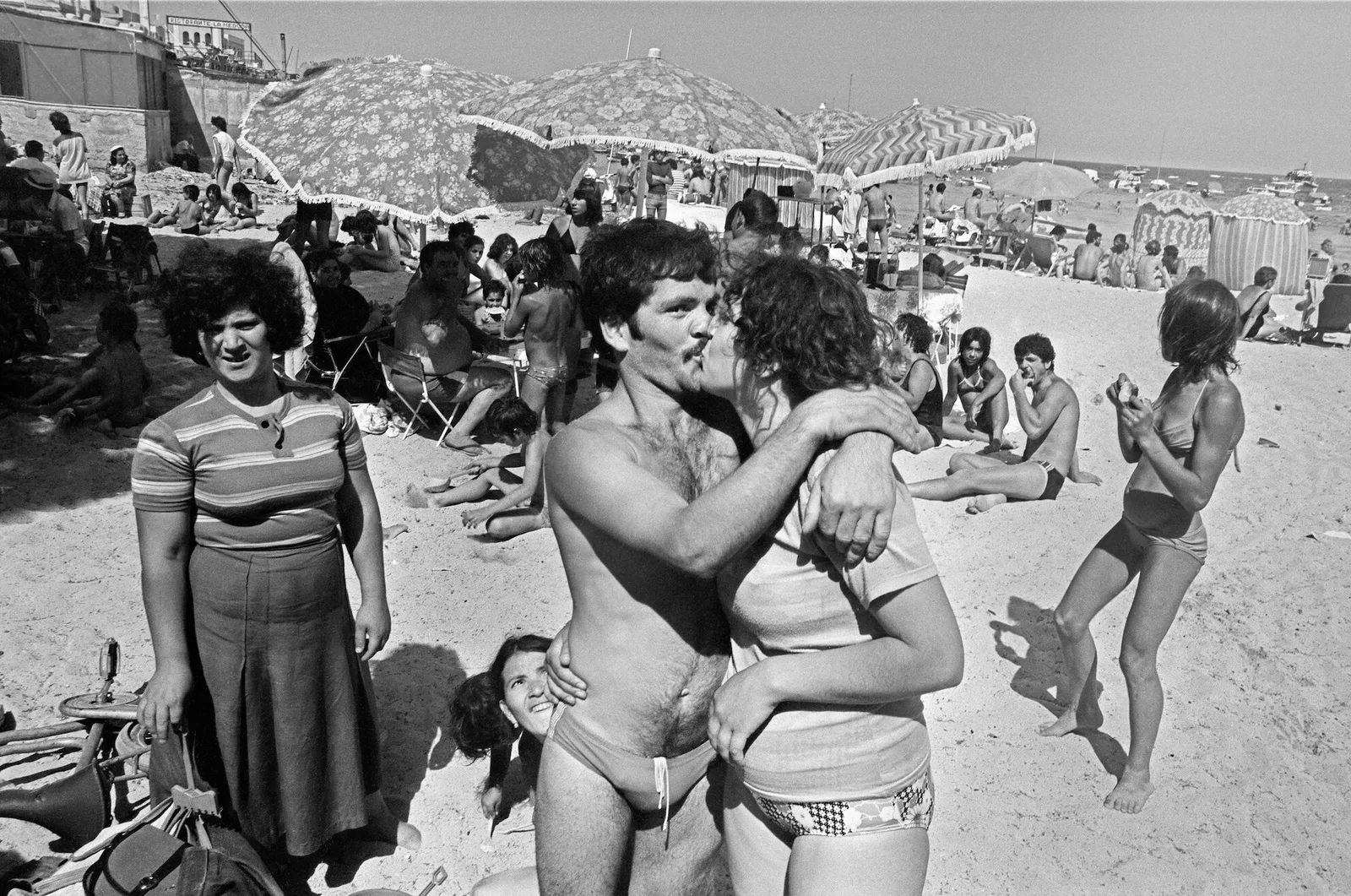 Sulla spiaggia di Mondello. Palermo, 1982