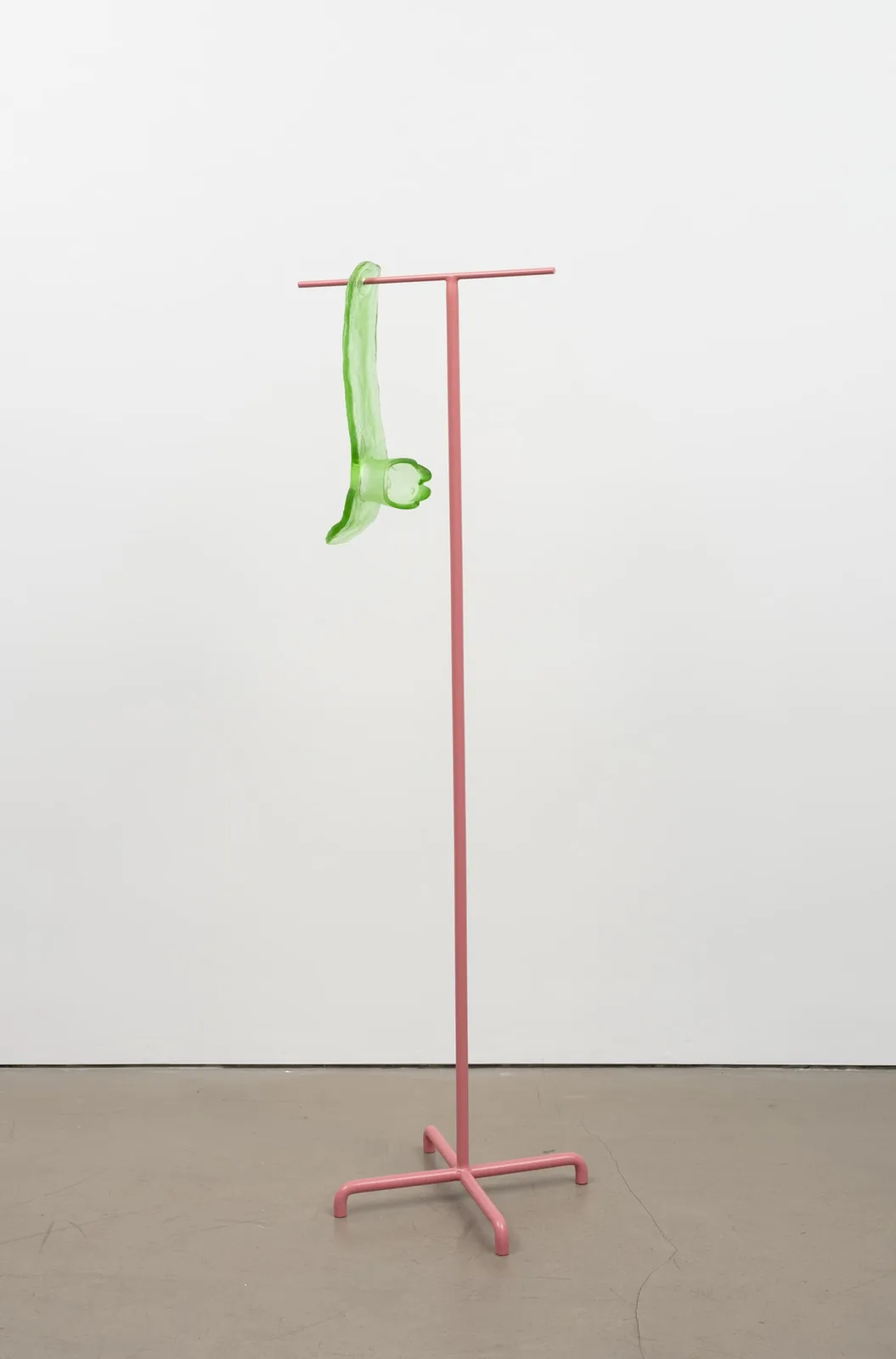 Untitled (braço e garrafa)