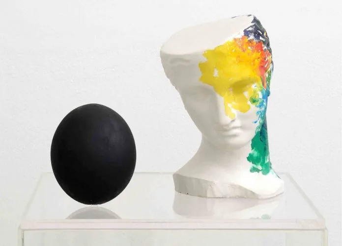 Figura con uovo