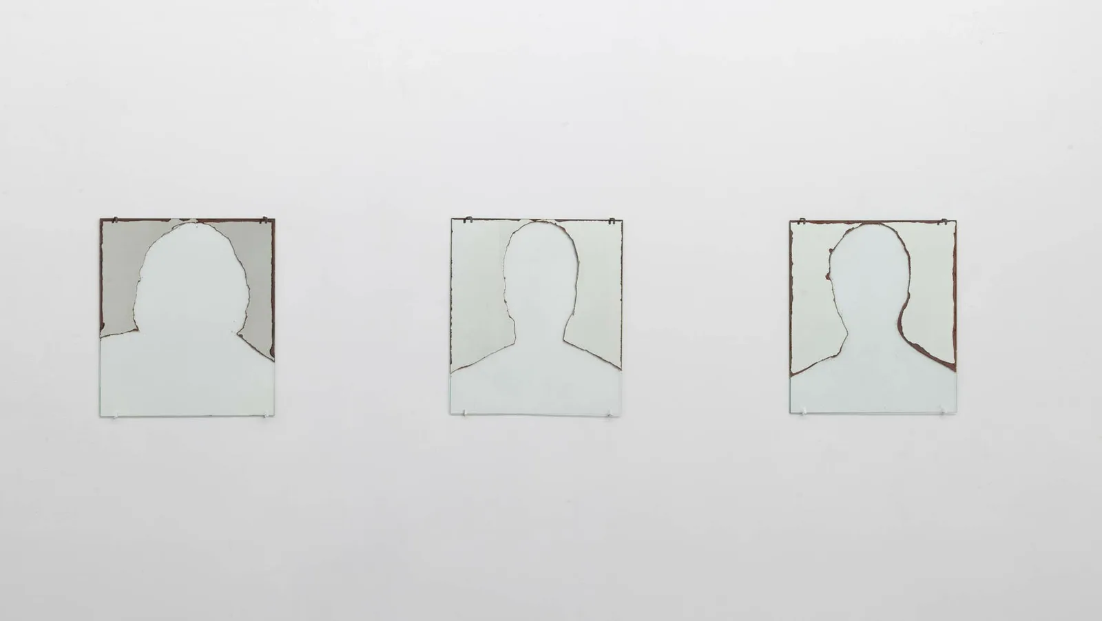 Mancanza di riflessione (original title: Non siamo che immagini negli occhi degli altri)