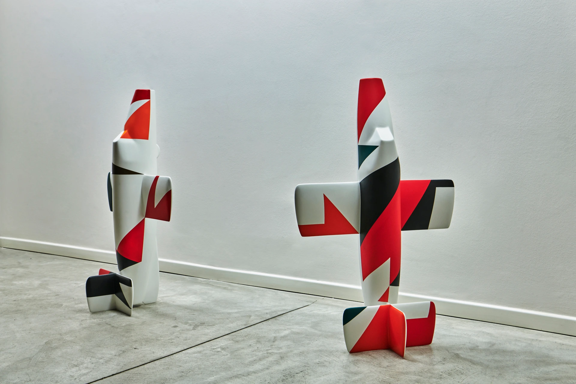 Pinguino camouflage B1 di Maurizio Mochetti, scultura 1987–1997