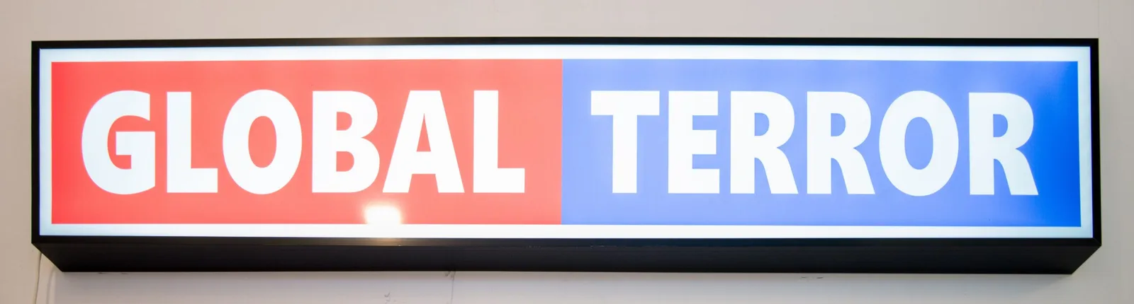 Global Terror di Peter Fend, light box, 2017 – Artissima 2025