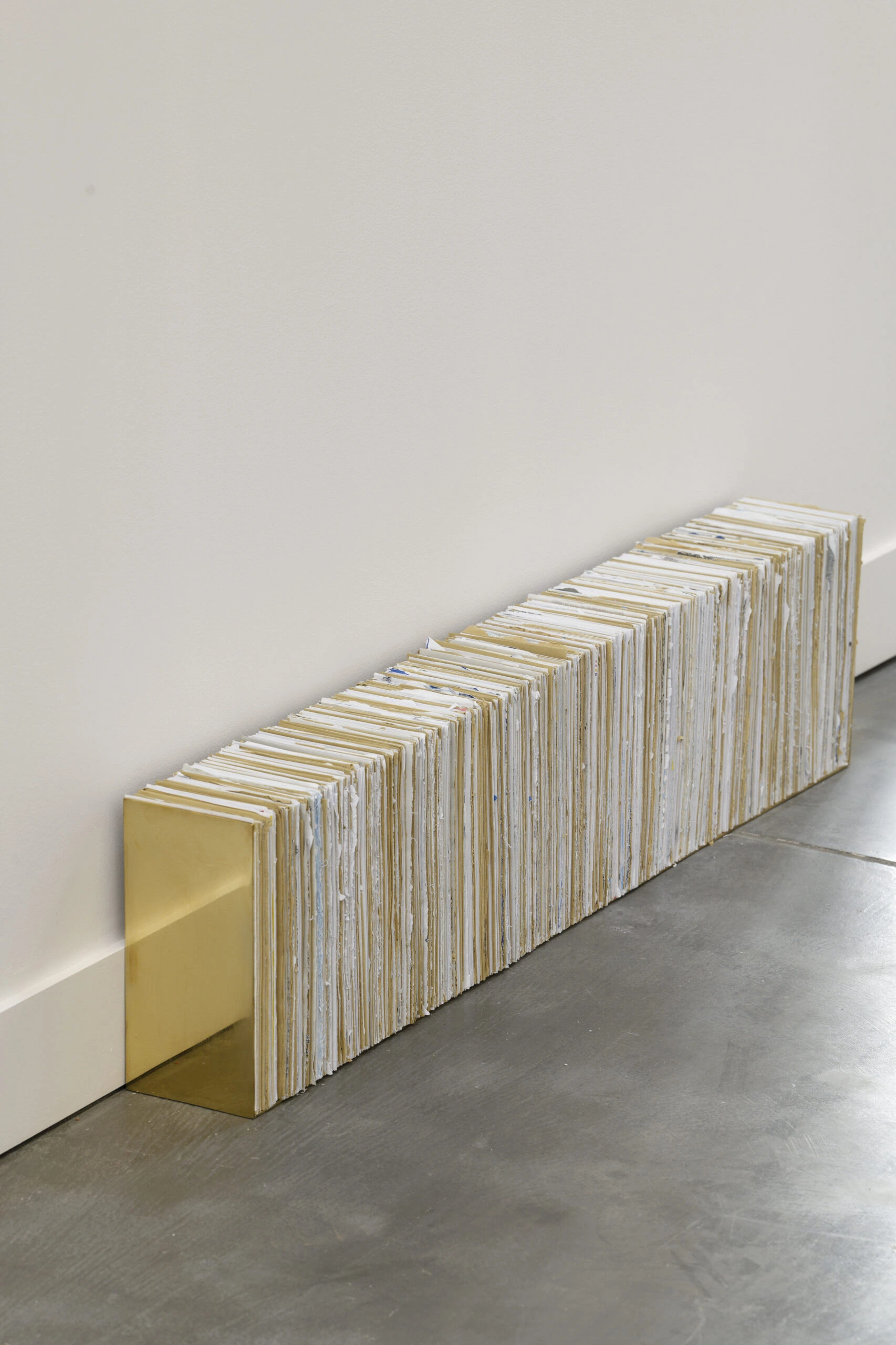 From Gesture to Gesture #2 di Marco Godinho, ottone, buste e tempo, 2018–2024 – Artissima 2025