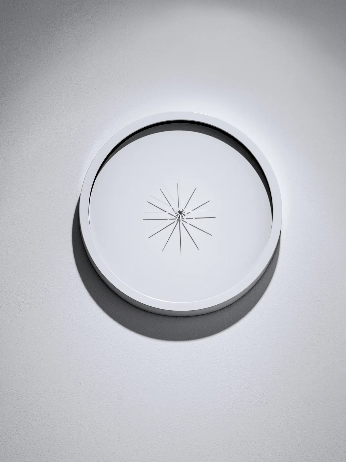 Opera di Marco Godinho, orologio bianco modificato, 2008 – Artissima 2025