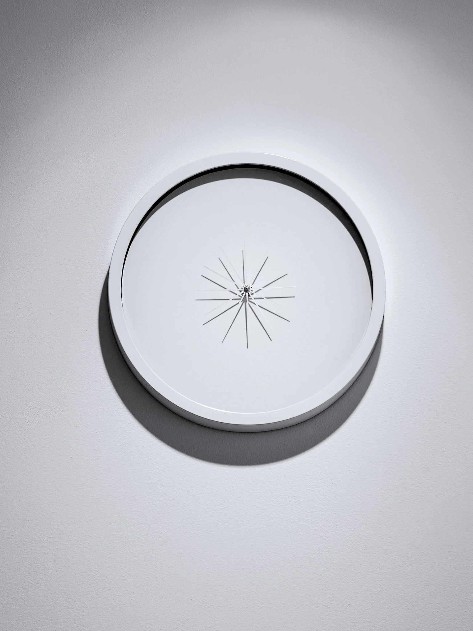 Opera di Marco Godinho, orologio bianco modificato, 2008 – Artissima 2025