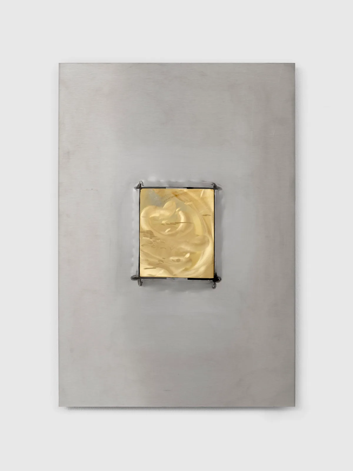 Looming Possibility di Elli Antoniou, scultura in acciaio inox, 2024 – Artissima 2025