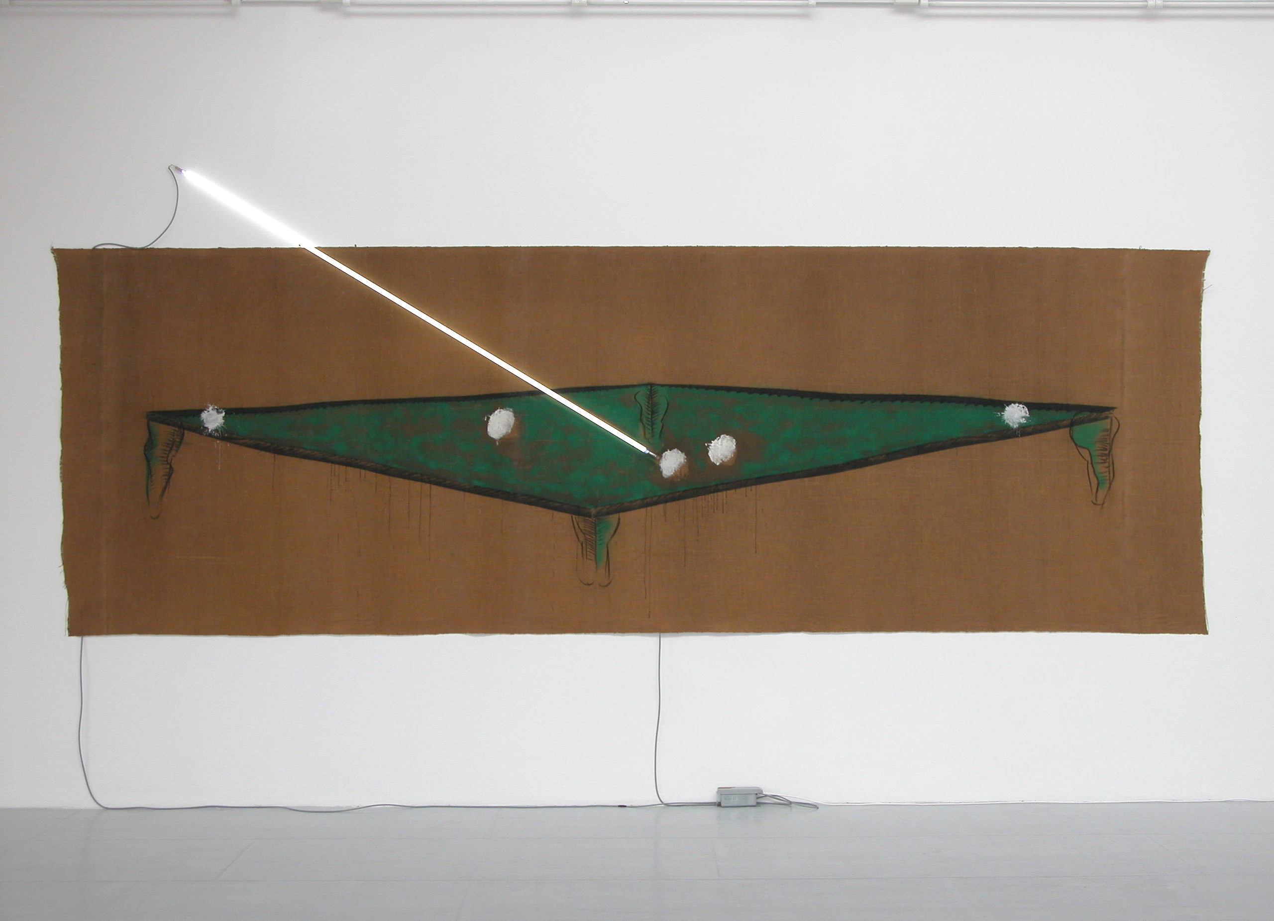 Opera *Biliardo* di Mario Merz, tecnica mista su tela con tubo al neon, 200 x 600 cm, presentata alla fiera Artissima 2025.